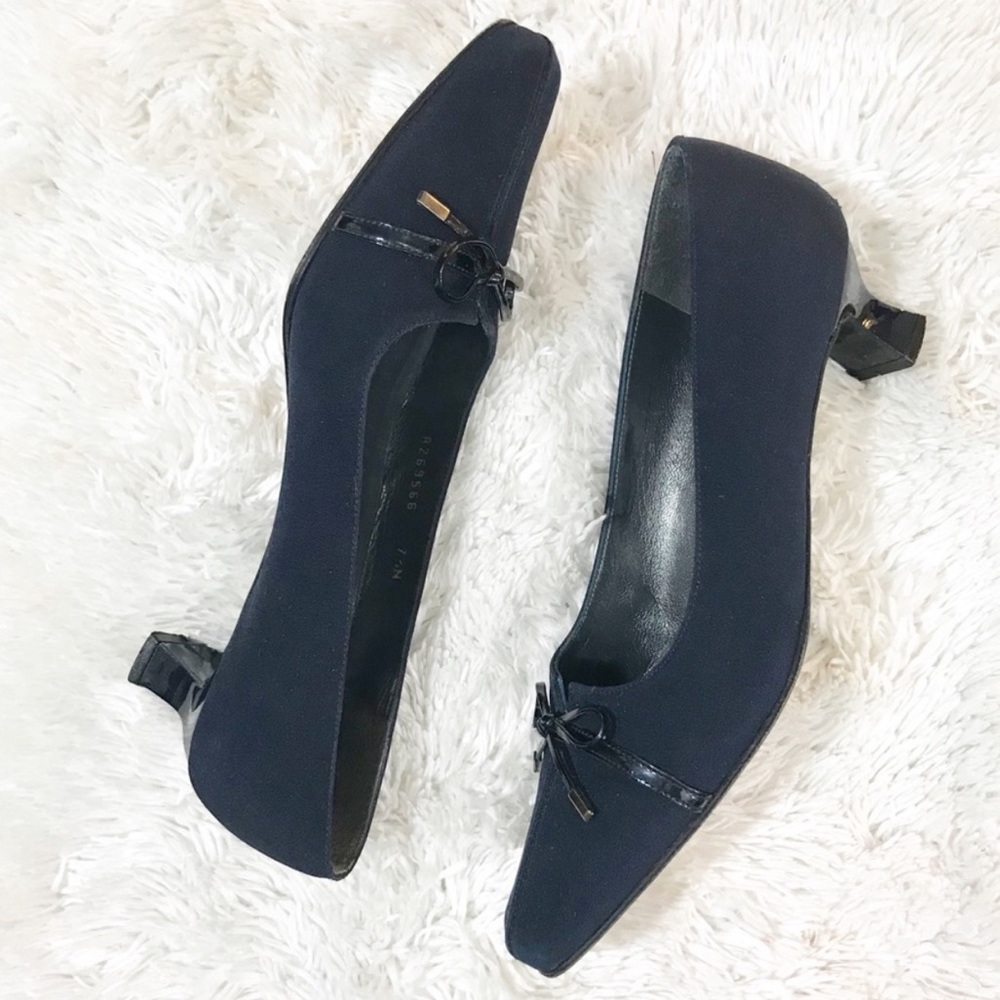 Stuart Weitzman Navy Bow Kitten Heels Size 7.5 - image 5
